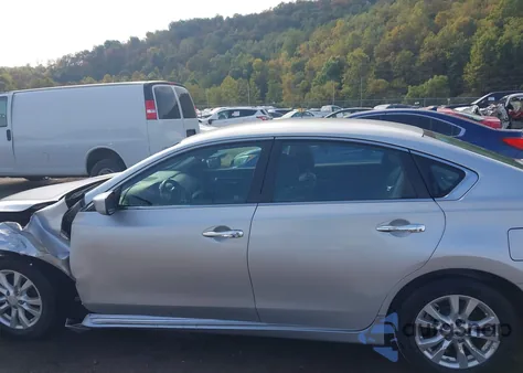 2015 Nissan Altima 2.5 S из США, поврежденный, VIN 1N4AL3AP1FC147921